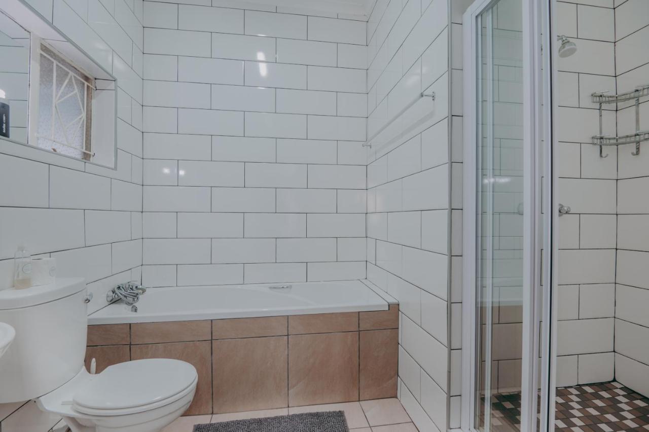 Cosy Cottages Guesthouse Почефструм Экстерьер фото