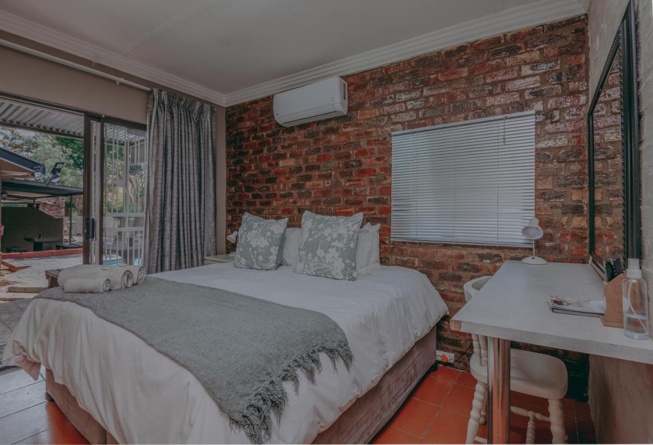 Cosy Cottages Guesthouse Почефструм Экстерьер фото