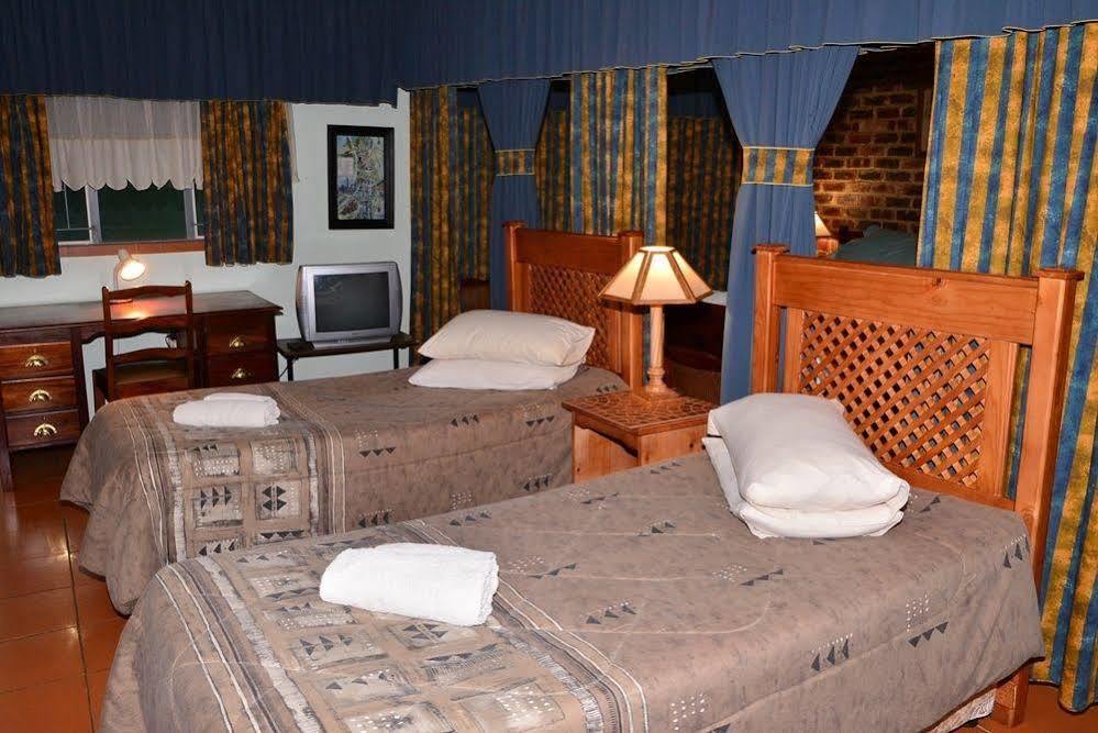 Cosy Cottages Guesthouse Почефструм Экстерьер фото
